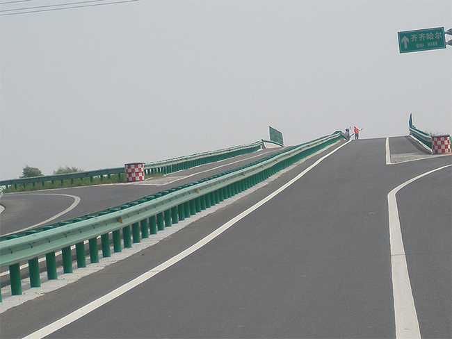广元高速公路护栏的材质与规格