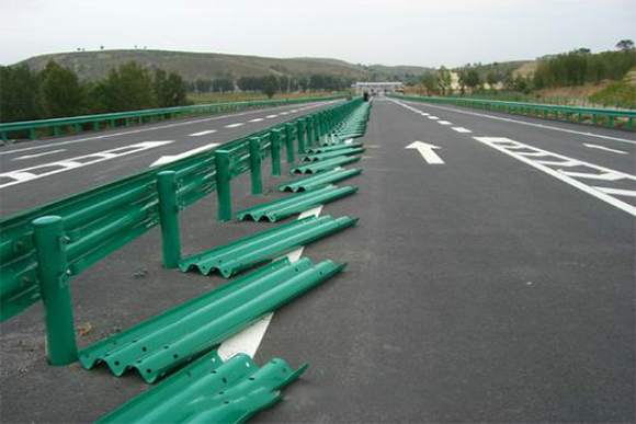 广元波形护栏的维护与管理确保道路安全的关键步骤
